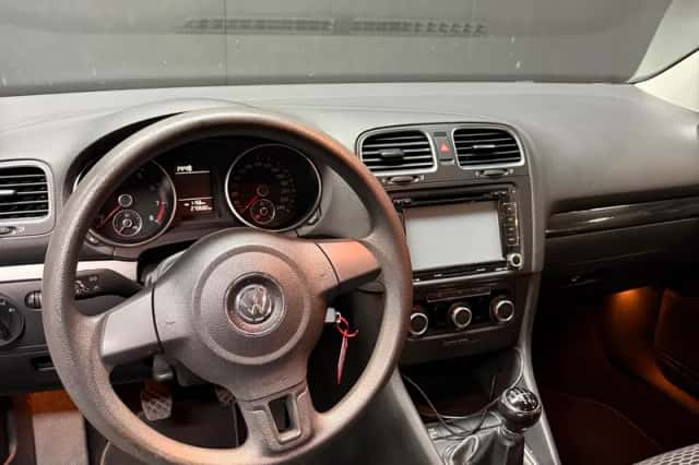 Volkswagen Golf (2009) thumbnail 9