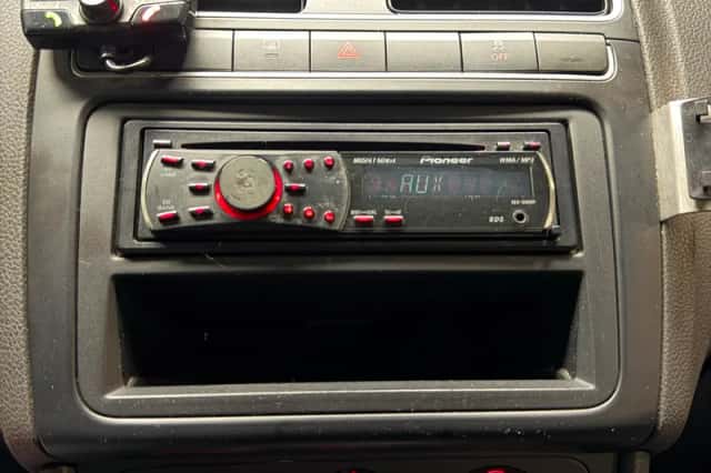 Volkswagen Polo (2010) thumbnail 12
