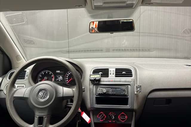 Volkswagen Polo (2010) thumbnail 9