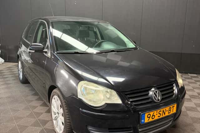 Volkswagen Polo (2006) thumbnail 1