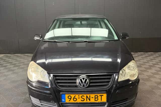 Volkswagen Polo (2006) thumbnail 2