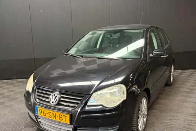 Volkswagen Polo (2006) thumbnail 3