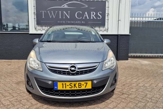 Opel Corsa (2011) thumbnail 3