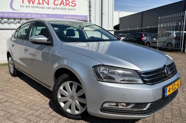 Volkswagen Passat (2011) thumbnail 1