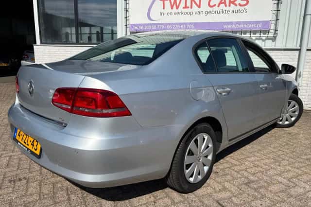 Volkswagen Passat (2011) thumbnail 6