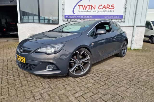 Opel Astra GTC (2014) thumbnail 2