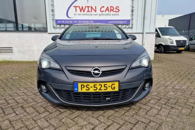 Opel Astra GTC (2014) thumbnail 3
