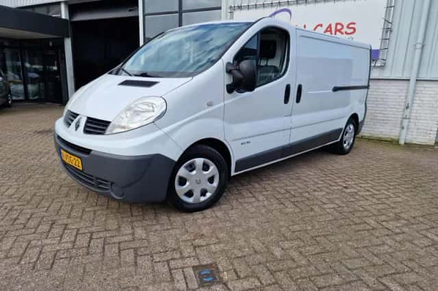 Renault Trafic (2012) thumbnail 2
