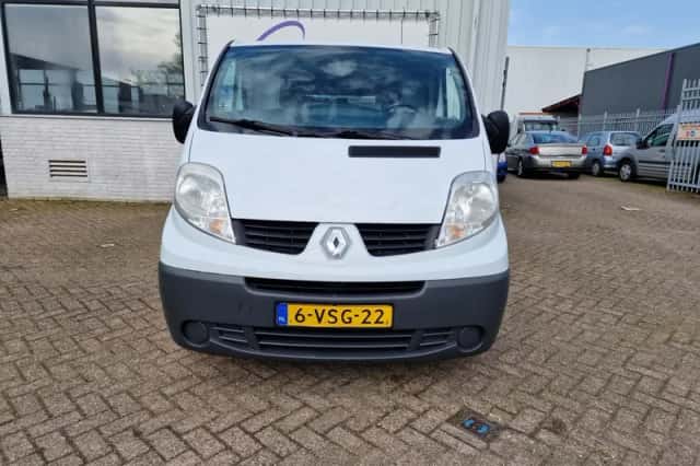 Renault Trafic (2012) thumbnail 3