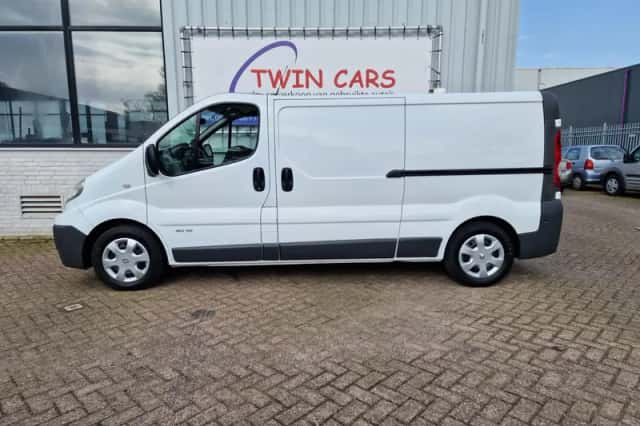 Renault Trafic (2012) thumbnail 6