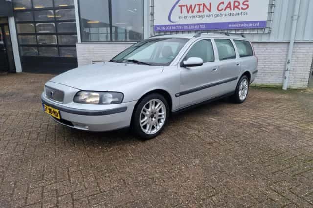 Volvo V70 (2001) thumbnail 2