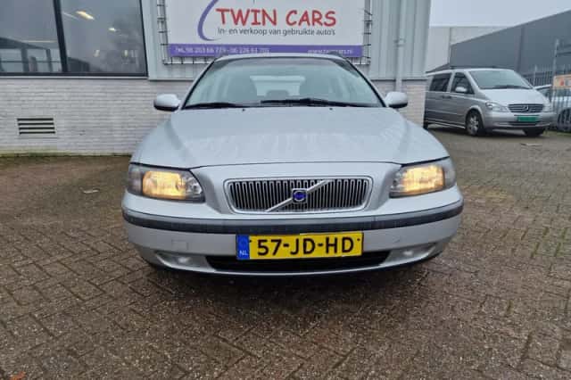 Volvo V70 (2001) thumbnail 3