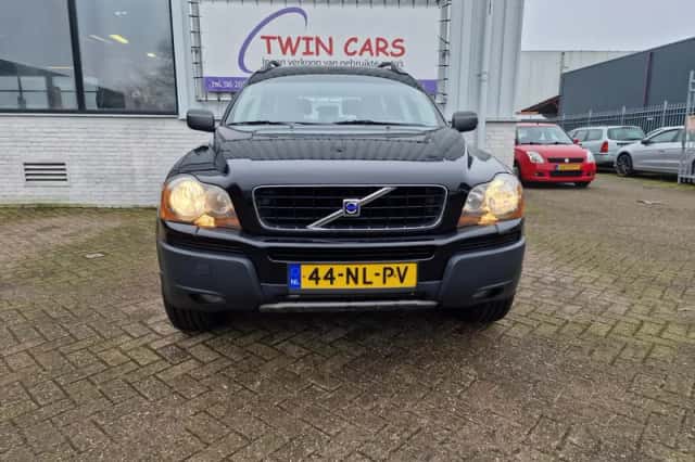Volvo XC90 (2003) thumbnail 3