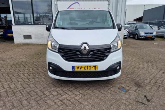 Renault Trafic (2016) thumbnail 3
