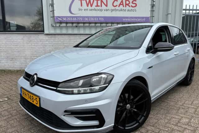 Volkswagen Golf (2017) thumbnail 2