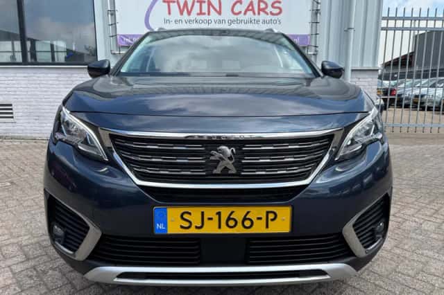 Peugeot 5008 (2018) thumbnail 2