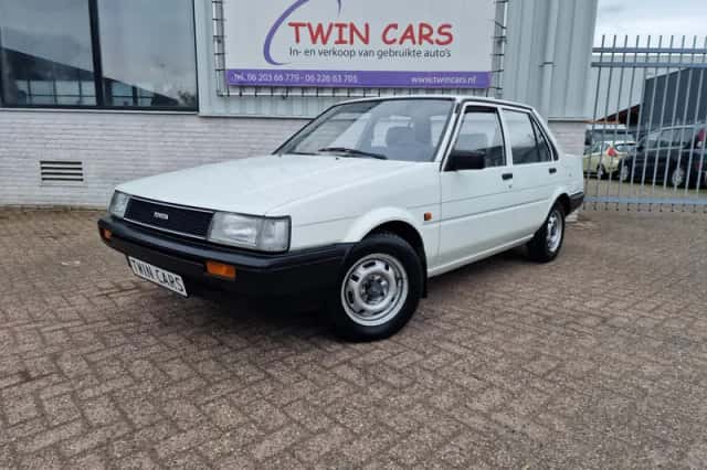 Toyota Corolla (1985) thumbnail 2