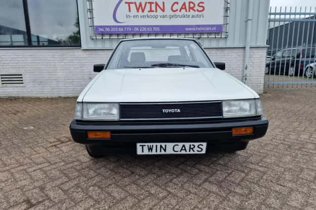 Toyota Corolla (1985) thumbnail 3