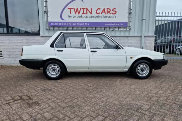 Toyota Corolla (1985) thumbnail 5