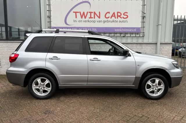 Mitsubishi Outlander (2007) thumbnail 4