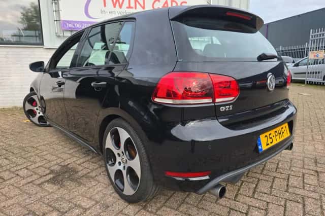 Volkswagen Golf (2011) thumbnail 4