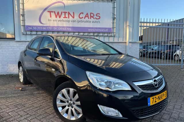 Opel Astra (2010) thumbnail 1