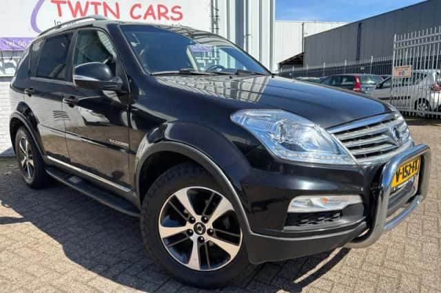 SsangYong Rexton (2017) thumbnail 1