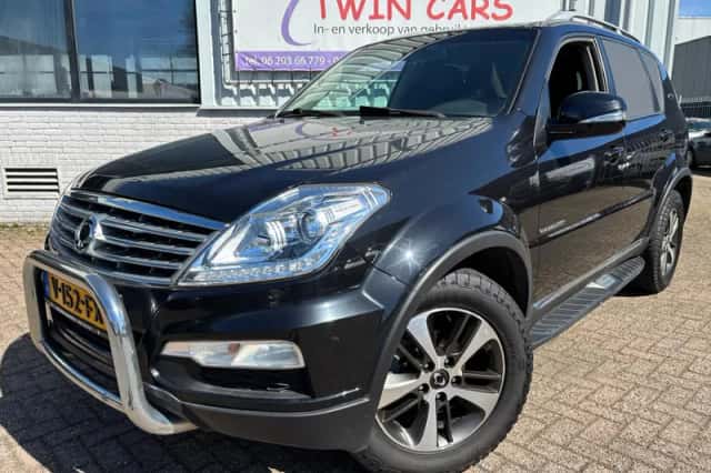 SsangYong Rexton (2017) thumbnail 2