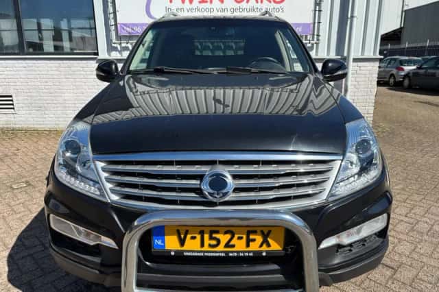 SsangYong Rexton (2017) thumbnail 3