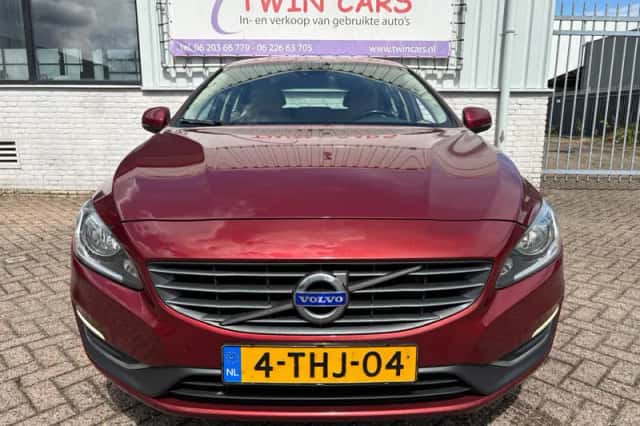 Volvo V60 (2014) thumbnail 3