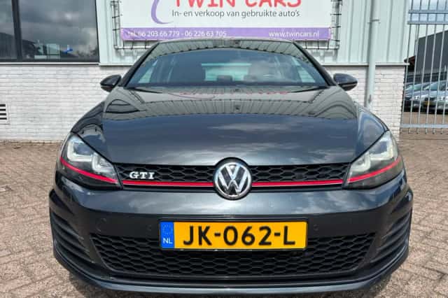 Volkswagen Golf (2013) thumbnail 2
