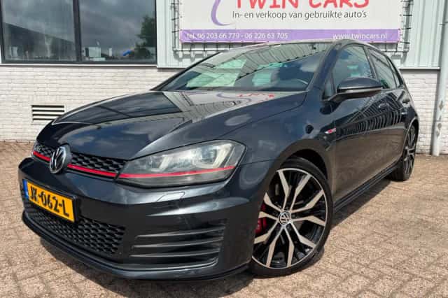 Volkswagen Golf (2013) thumbnail 3