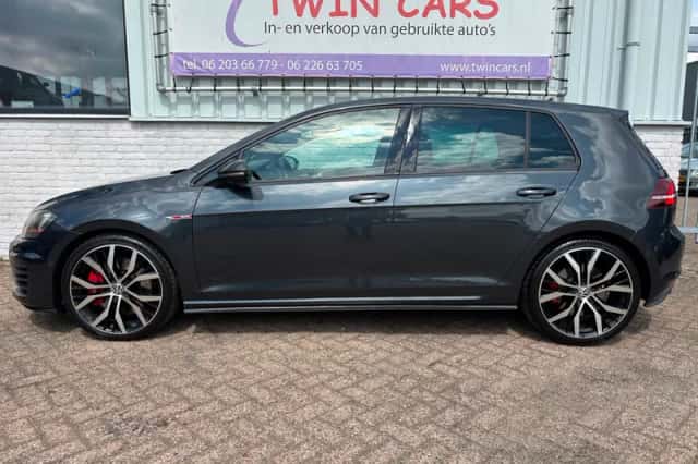 Volkswagen Golf (2013) thumbnail 4