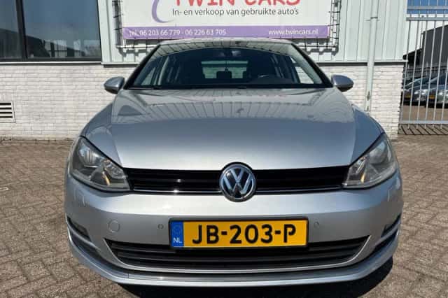 Volkswagen Golf (2015) thumbnail 2