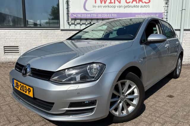 Volkswagen Golf (2015) thumbnail 3