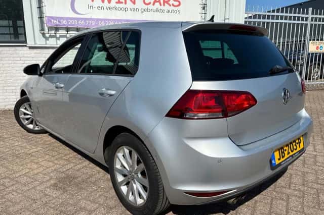 Volkswagen Golf (2015) thumbnail 4