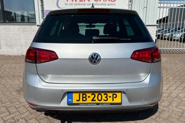 Volkswagen Golf (2015) thumbnail 5