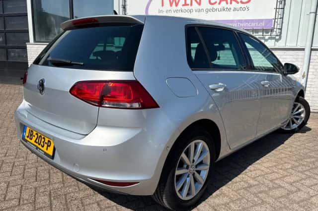 Volkswagen Golf (2015) thumbnail 6