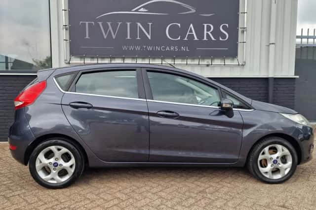 Ford Fiesta (2009) thumbnail 4