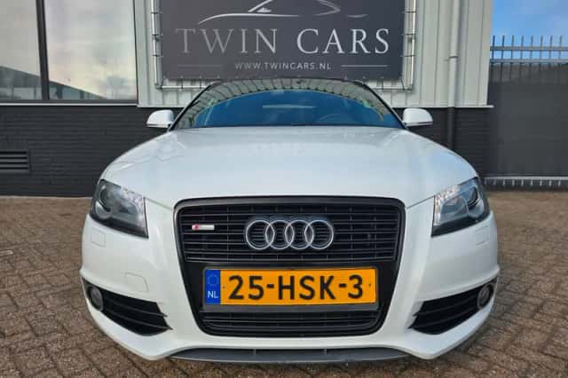 Audi A3 (2009) thumbnail 3