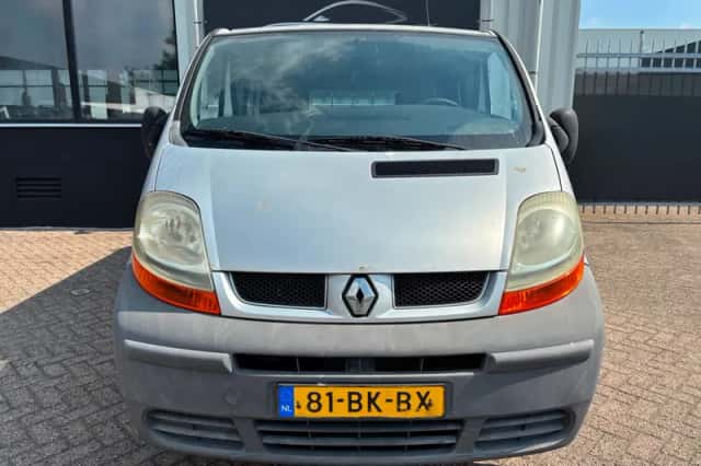 Renault Trafic (2003) thumbnail 2