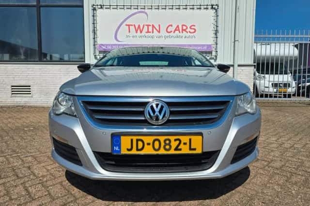 Volkswagen Passat (2008) thumbnail 2