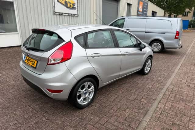 Ford Fiesta (2017) thumbnail 2
