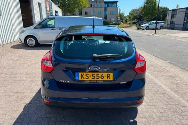 Ford Focus (2013) thumbnail 3