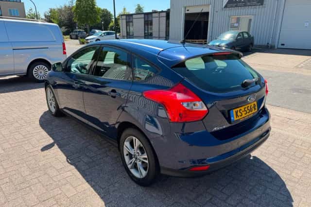 Ford Focus (2013) thumbnail 4