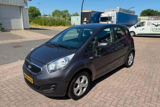 Kia Venga (2013) thumbnail 5