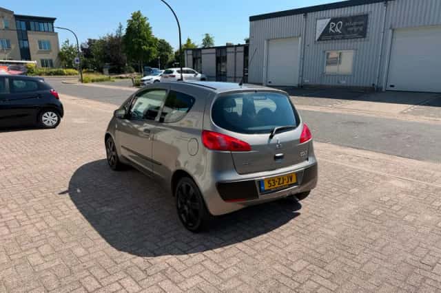 Mitsubishi Colt (2008) thumbnail 5