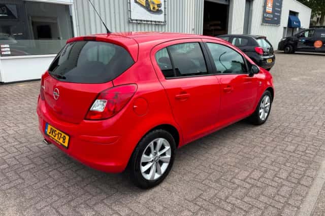 Opel Corsa (2014) thumbnail 2