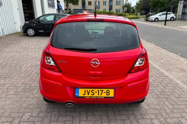 Opel Corsa (2014) thumbnail 3
