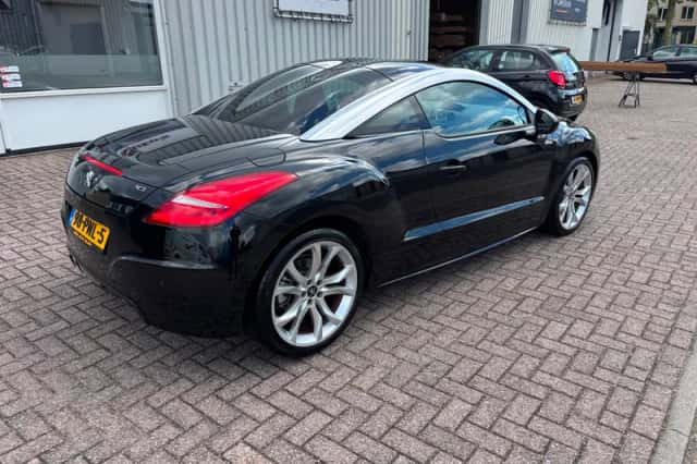 Peugeot RCZ (2011) thumbnail 2